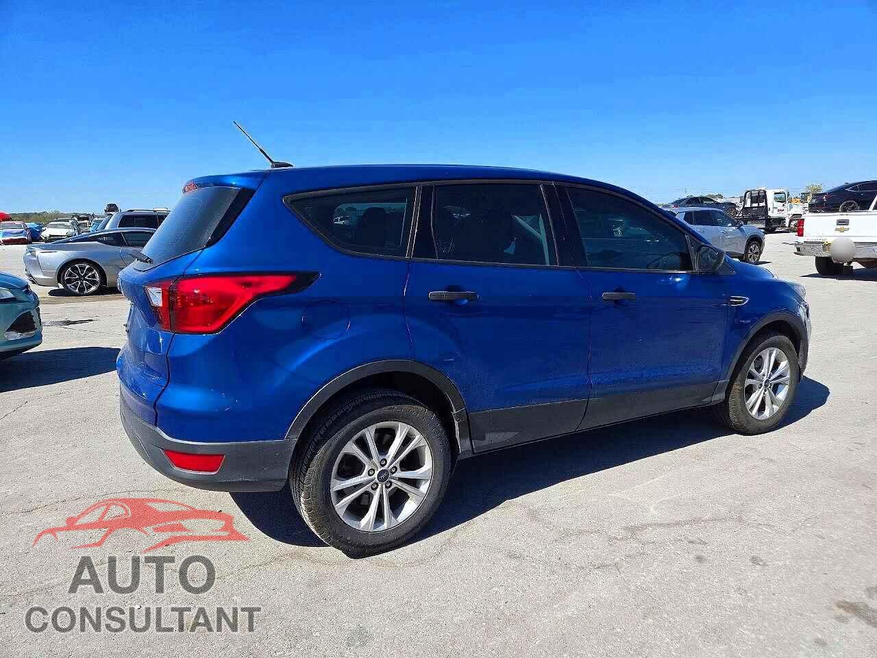 FORD ESCAPE 2019 - 1FMCU0F76KUB46819