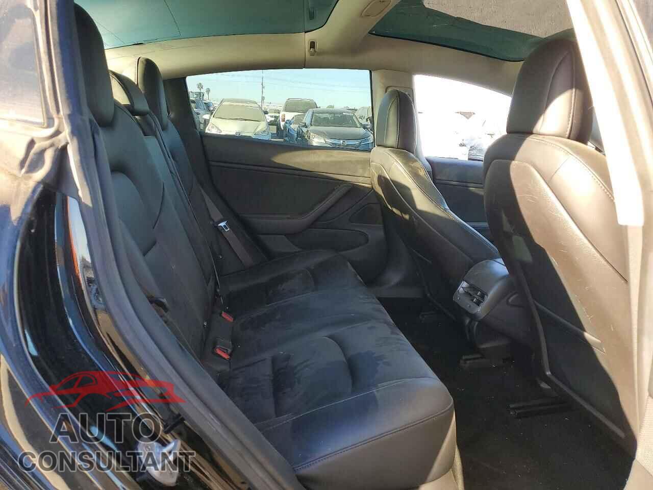 TESLA MODEL 3 2018 - 5YJ3E1EB8JF067267