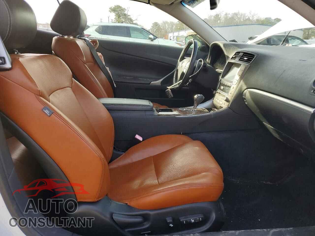 LEXUS IS 2012 - JTHFF2C23C2524624