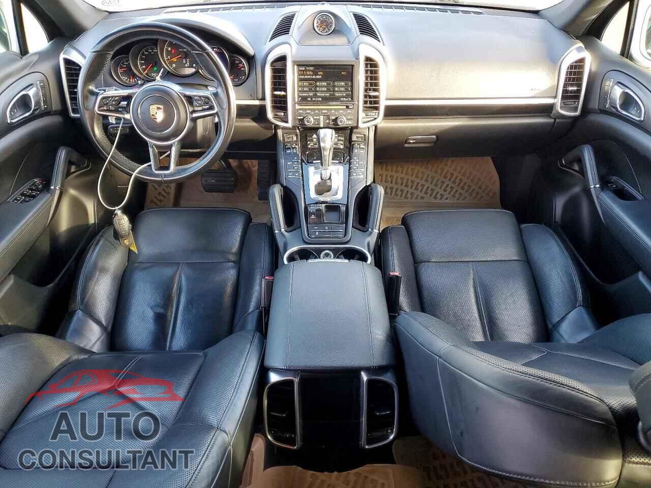 PORSCHE CAYENNE 2016 - WP1AA2A21GLA11612