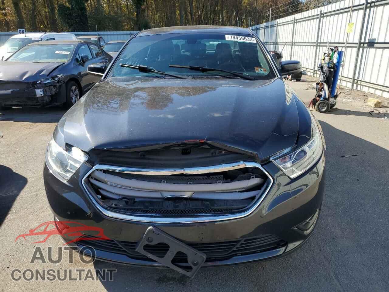 FORD TAURUS 2017 - 1FAHP2E84HG110132