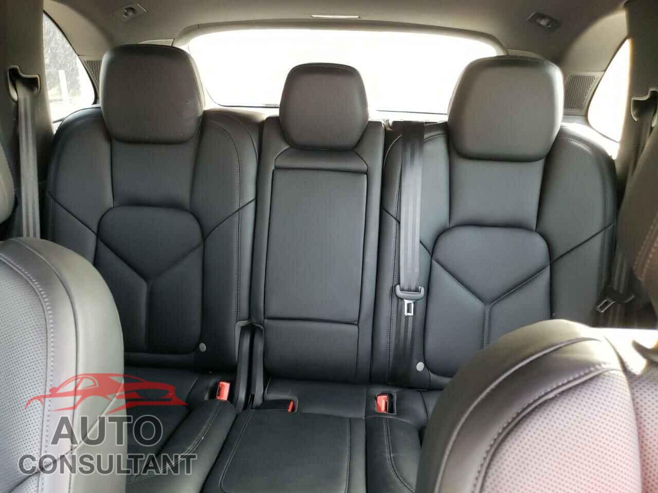 PORSCHE CAYENNE 2016 - WP1AA2A25GLA10138