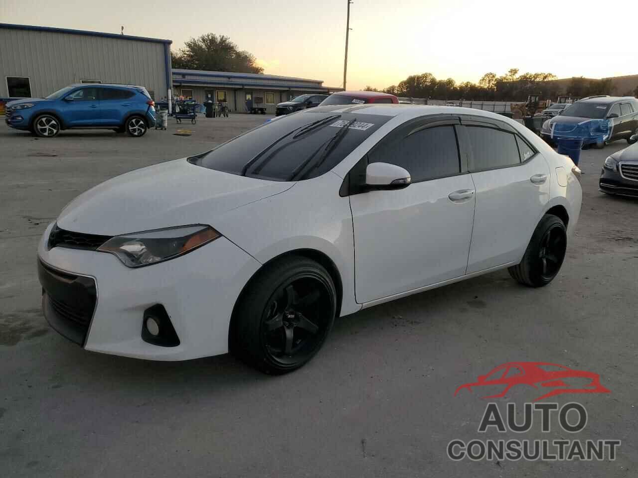 TOYOTA COROLLA 2015 - 5YFBURHE6FP331200