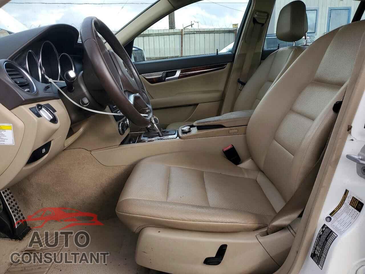 MERCEDES-BENZ C-CLASS 2014 - WDDGF4HB9EA902440