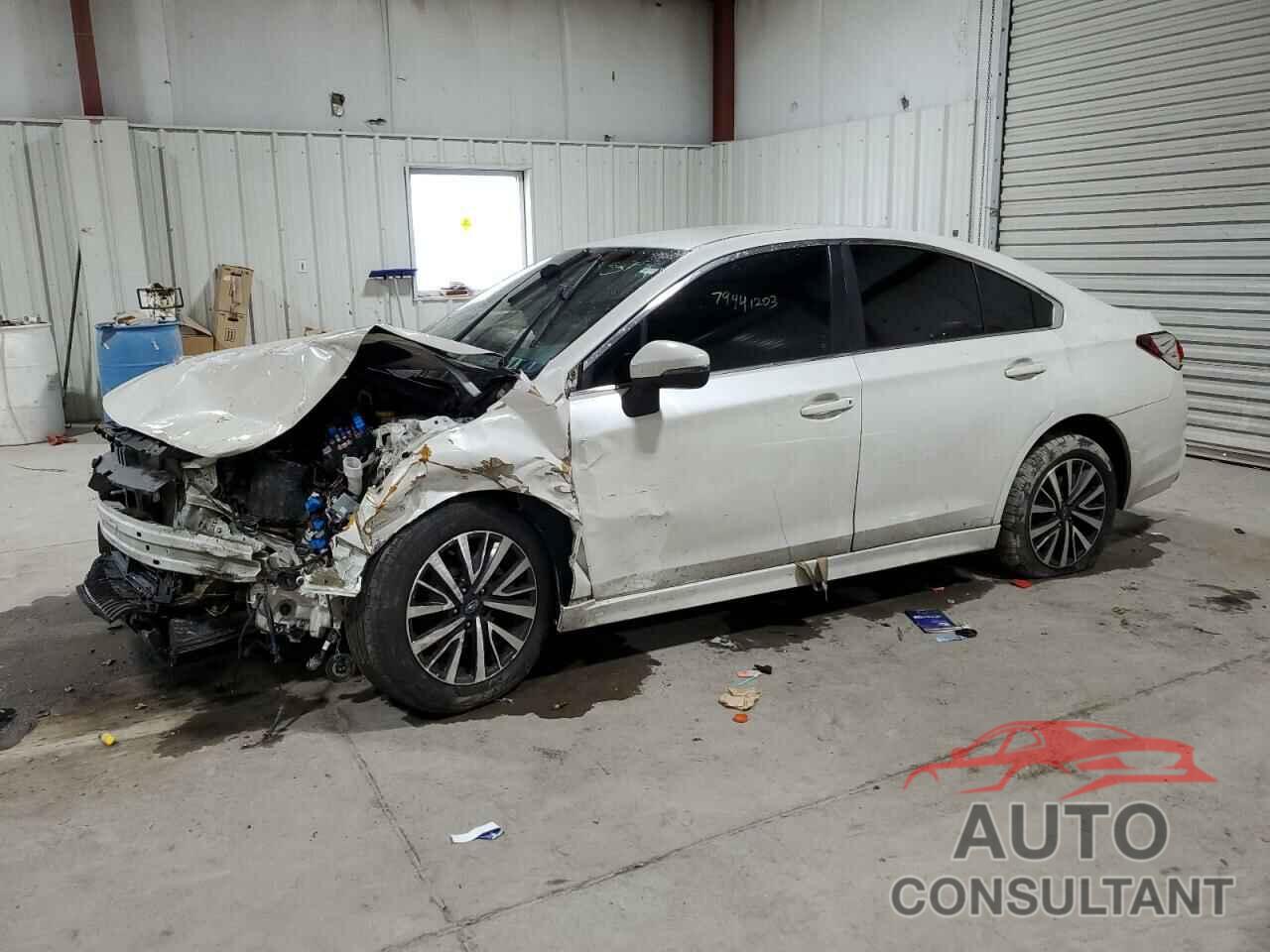 SUBARU LEGACY 2019 - 4S3BNAF68K3014855