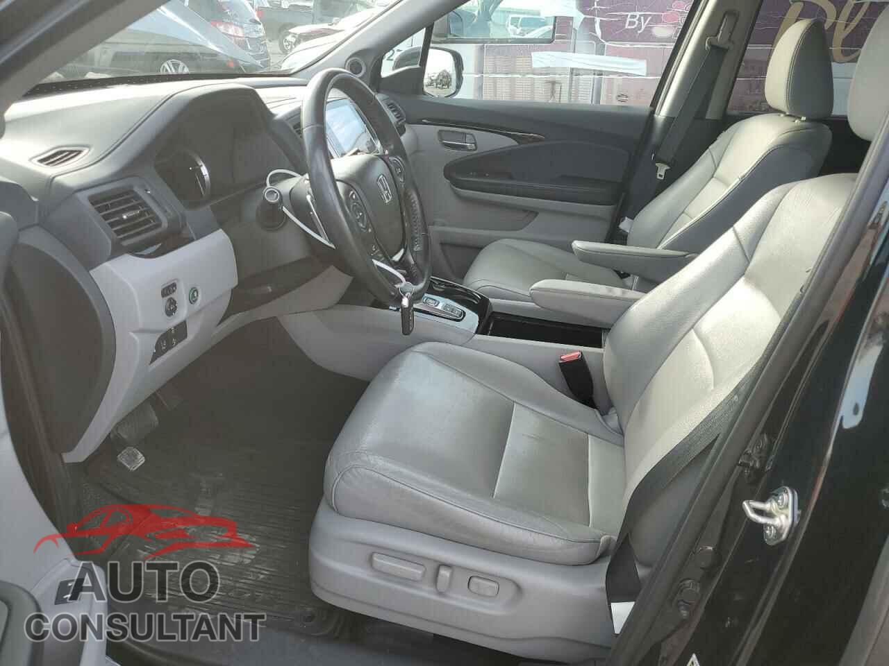 HONDA PILOT 2017 - 5FNYF6H98HB096299