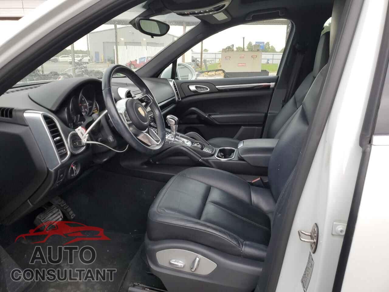 PORSCHE CAYENNE 2016 - WP1AA2A25GKA12073