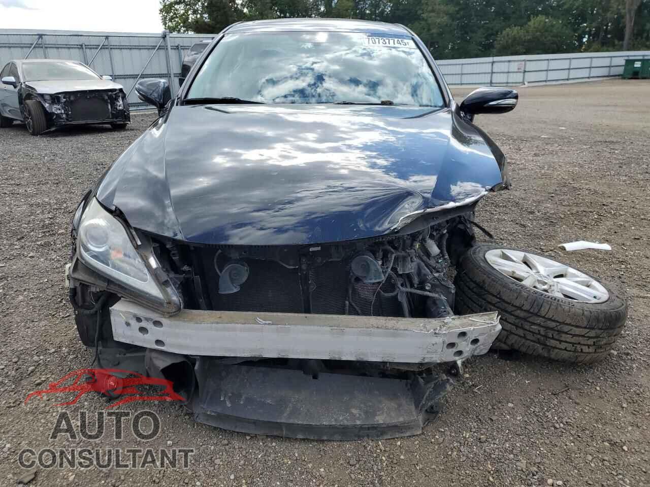 LEXUS IS 2012 - JTHCF5C26C5056679