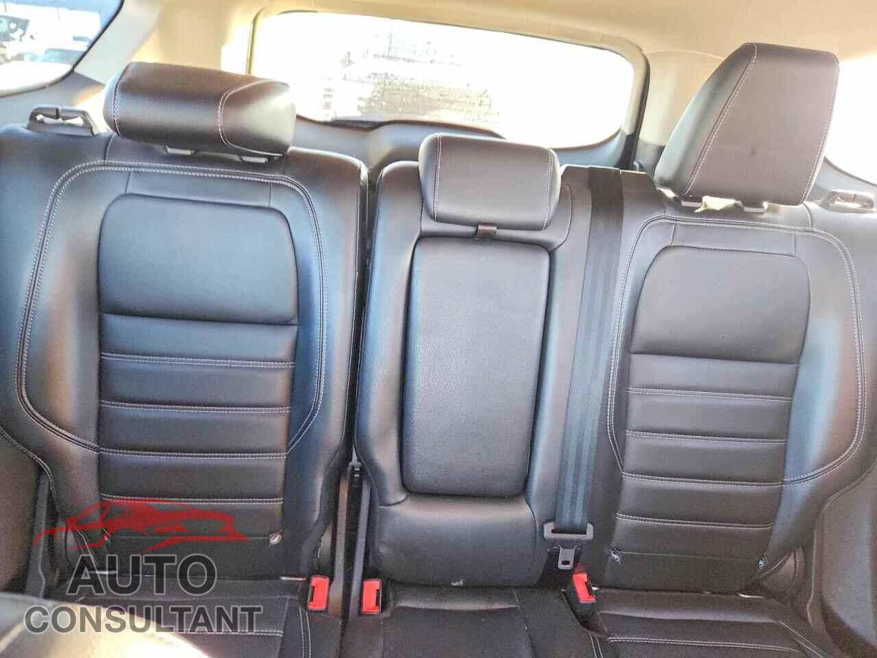 FORD ESCAPE 2017 - 1FMCU0JD5HUD38237