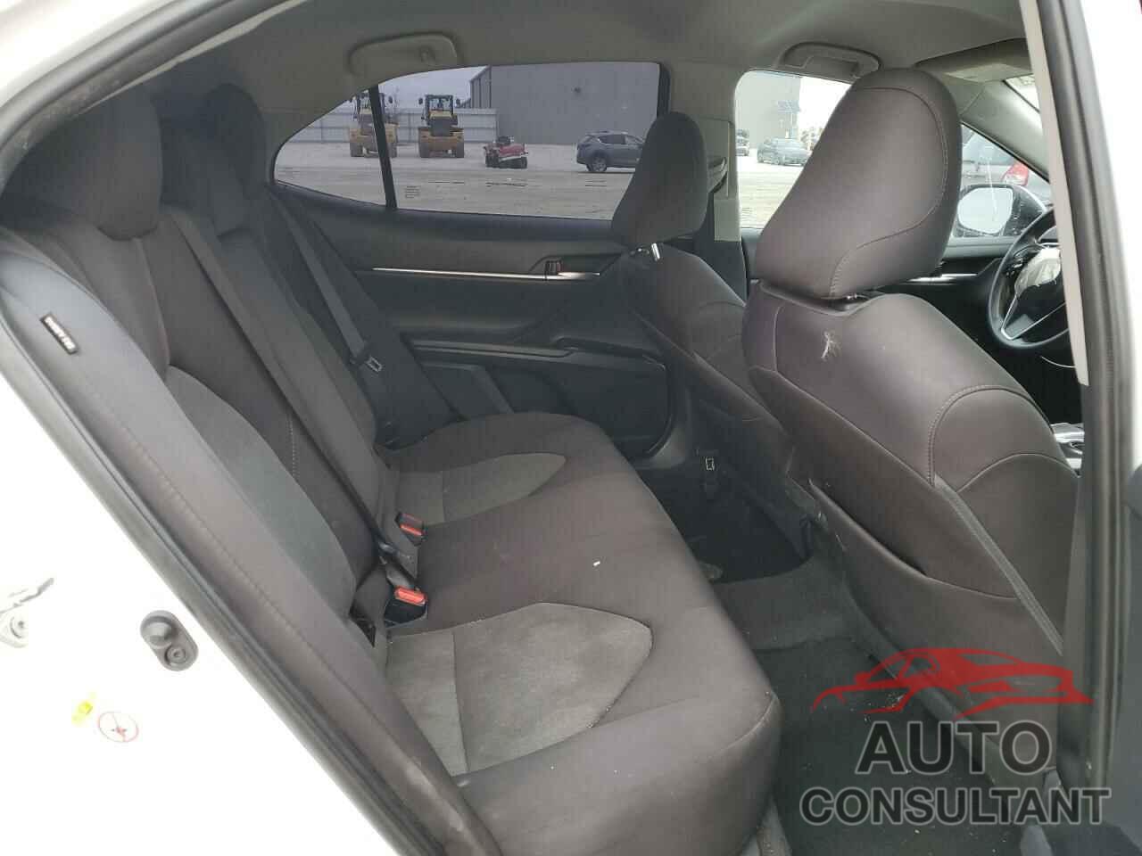 TOYOTA CAMRY 2018 - 4T1B11HK9JU072483