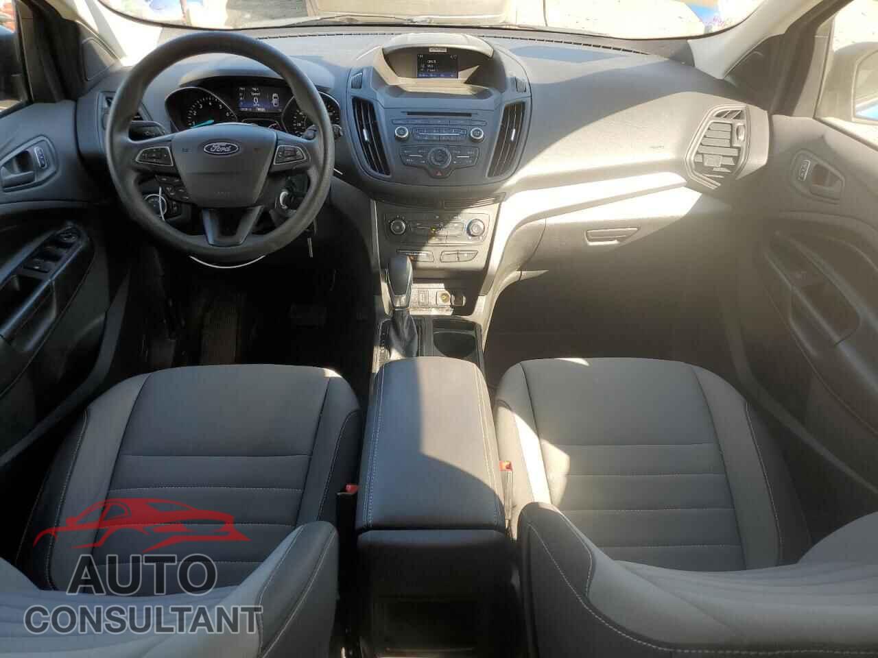 FORD ESCAPE 2017 - 1FMCU0F71HUC44357
