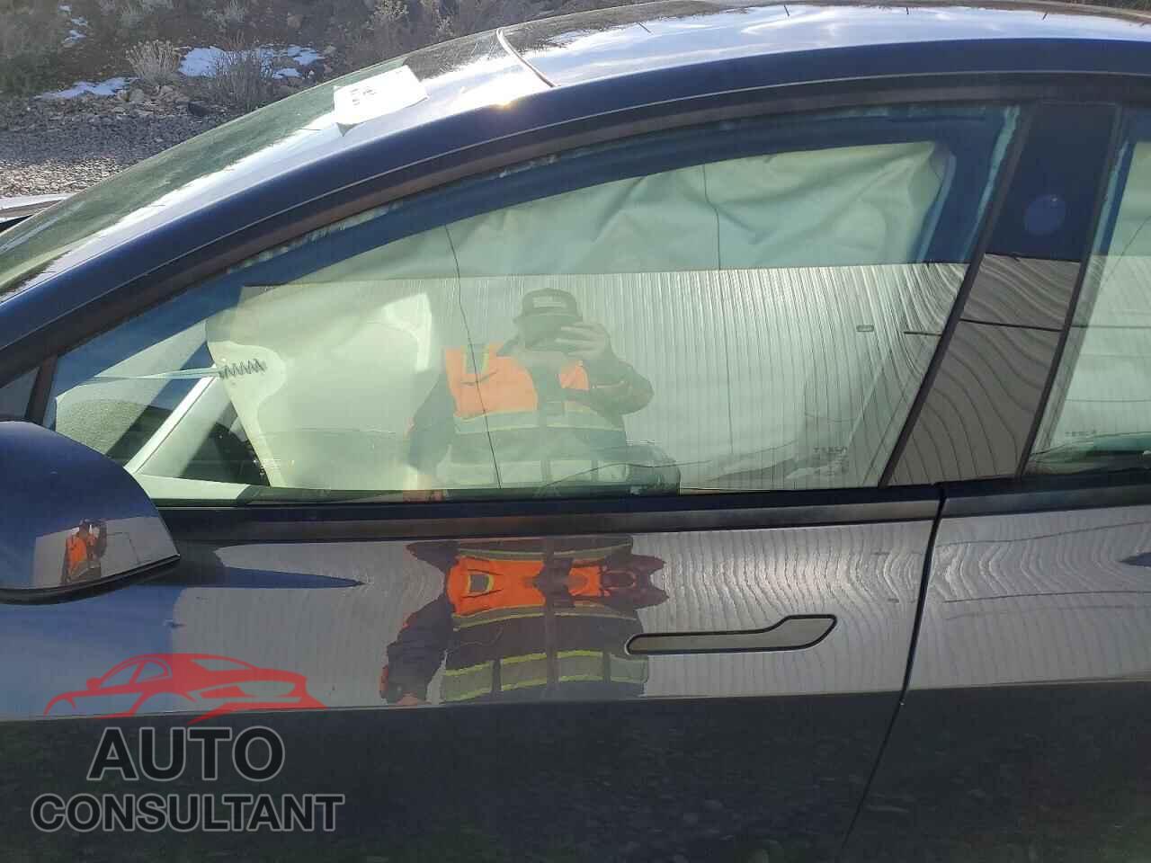 TESLA MODEL 3 2025 - 5YJ3E1EB8SF015736