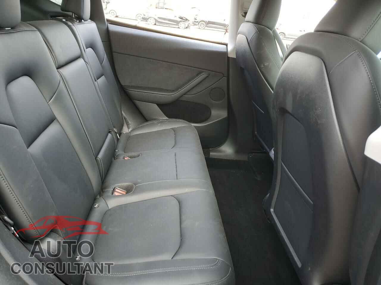 TESLA MODEL Y 2023 - LRWYGDFD1PC221127