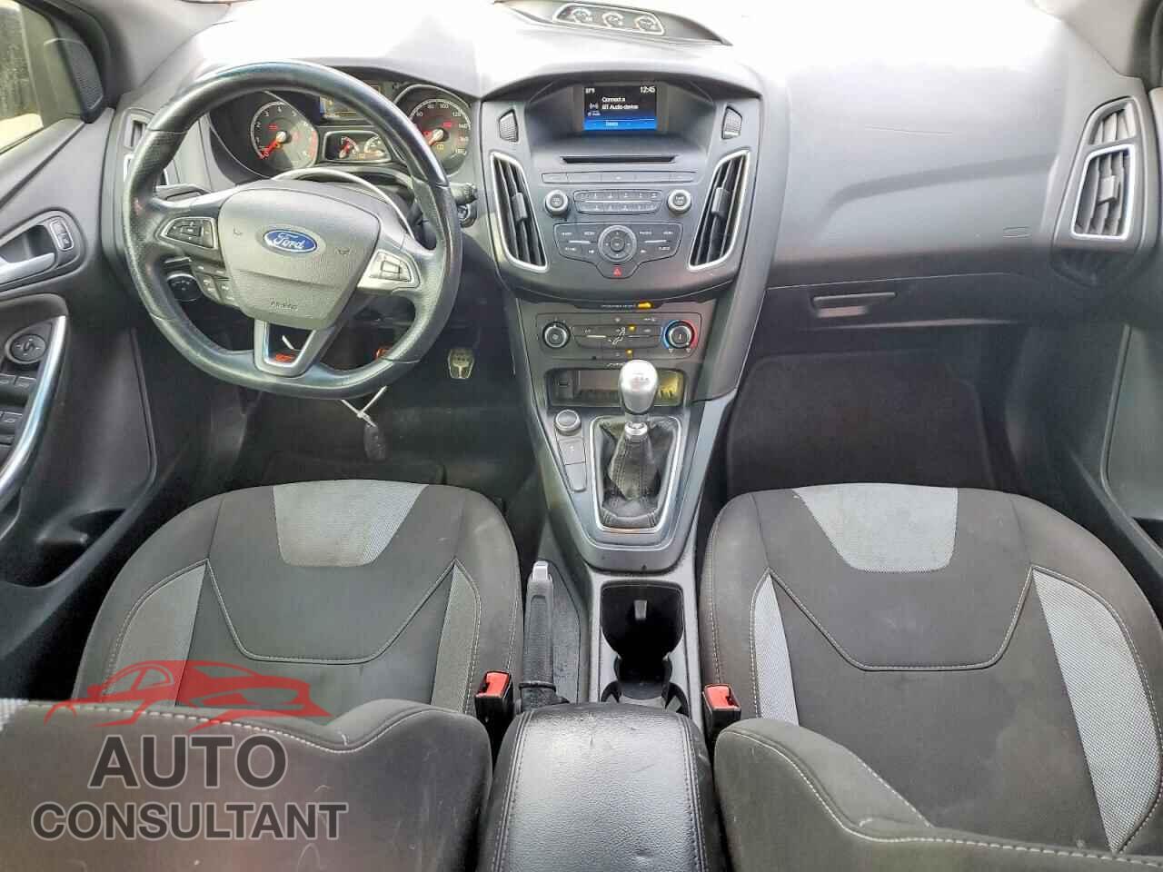 FORD FOCUS 2017 - 1FADP3L90HL308231