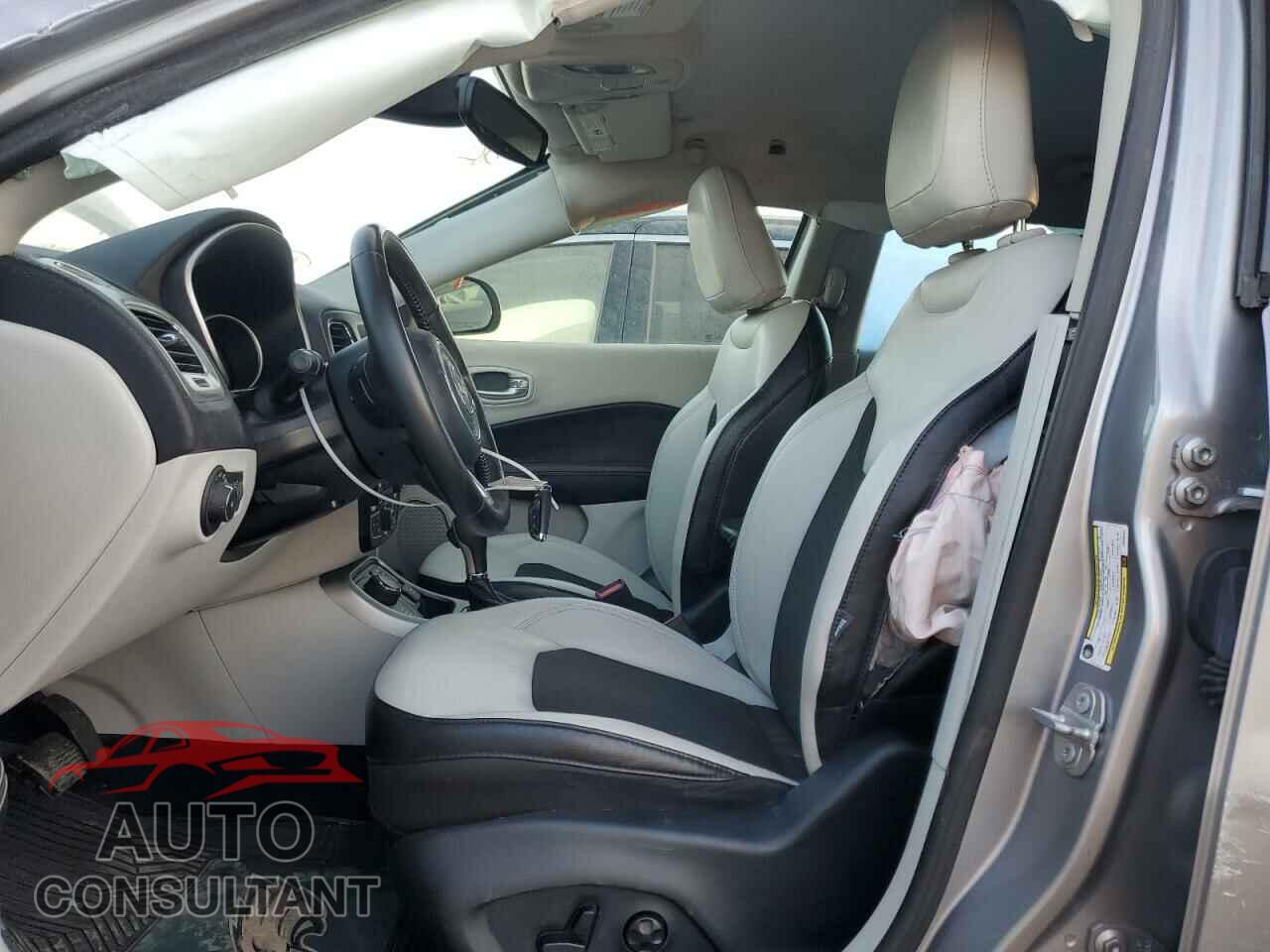 JEEP COMPASS 2018 - 3C4NJDBB3JT376107