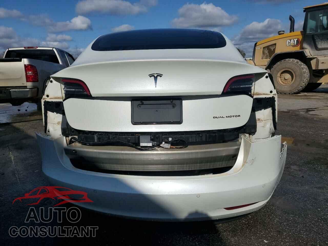 TESLA MODEL 3 2019 - 5YJ3E1EB4KF493670