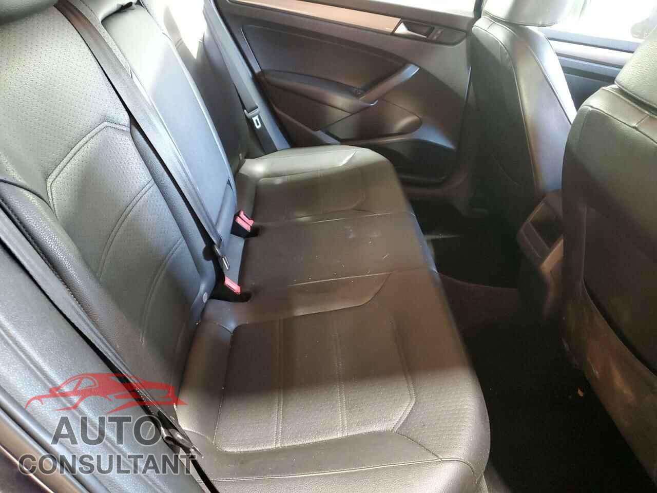 VOLKSWAGEN PASSAT 2015 - 1VWAT7A31FC044672