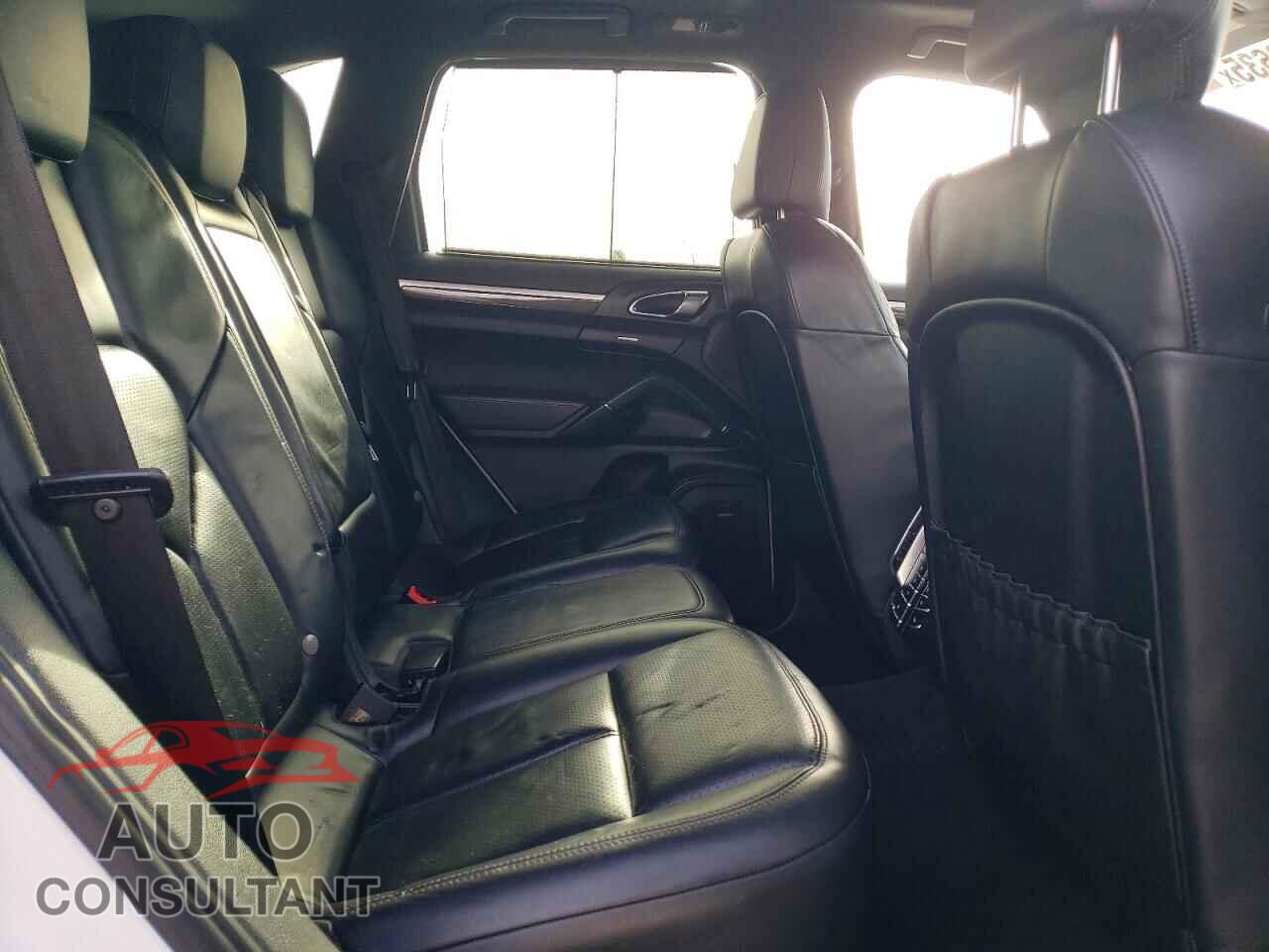 PORSCHE CAYENNE 2012 - WP1AA2A27CLA10930