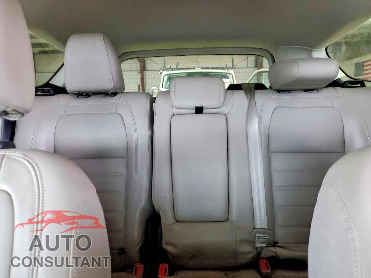 FORD ESCAPE 2017 - 1FMCU0J97HUB31277
