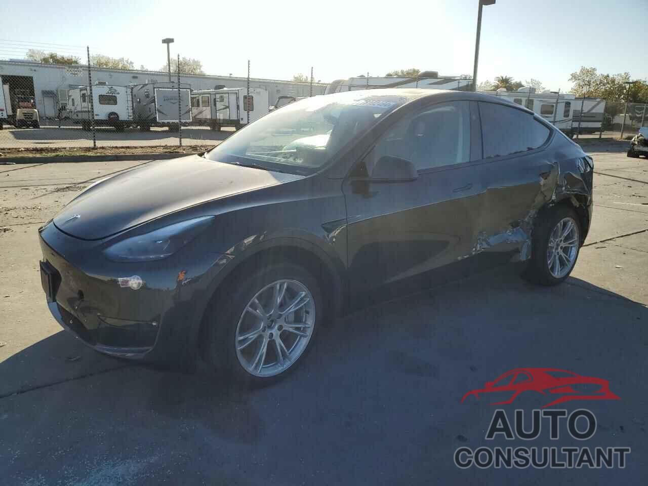 TESLA MODEL Y 2024 - 7SAYGAEE3RF020219