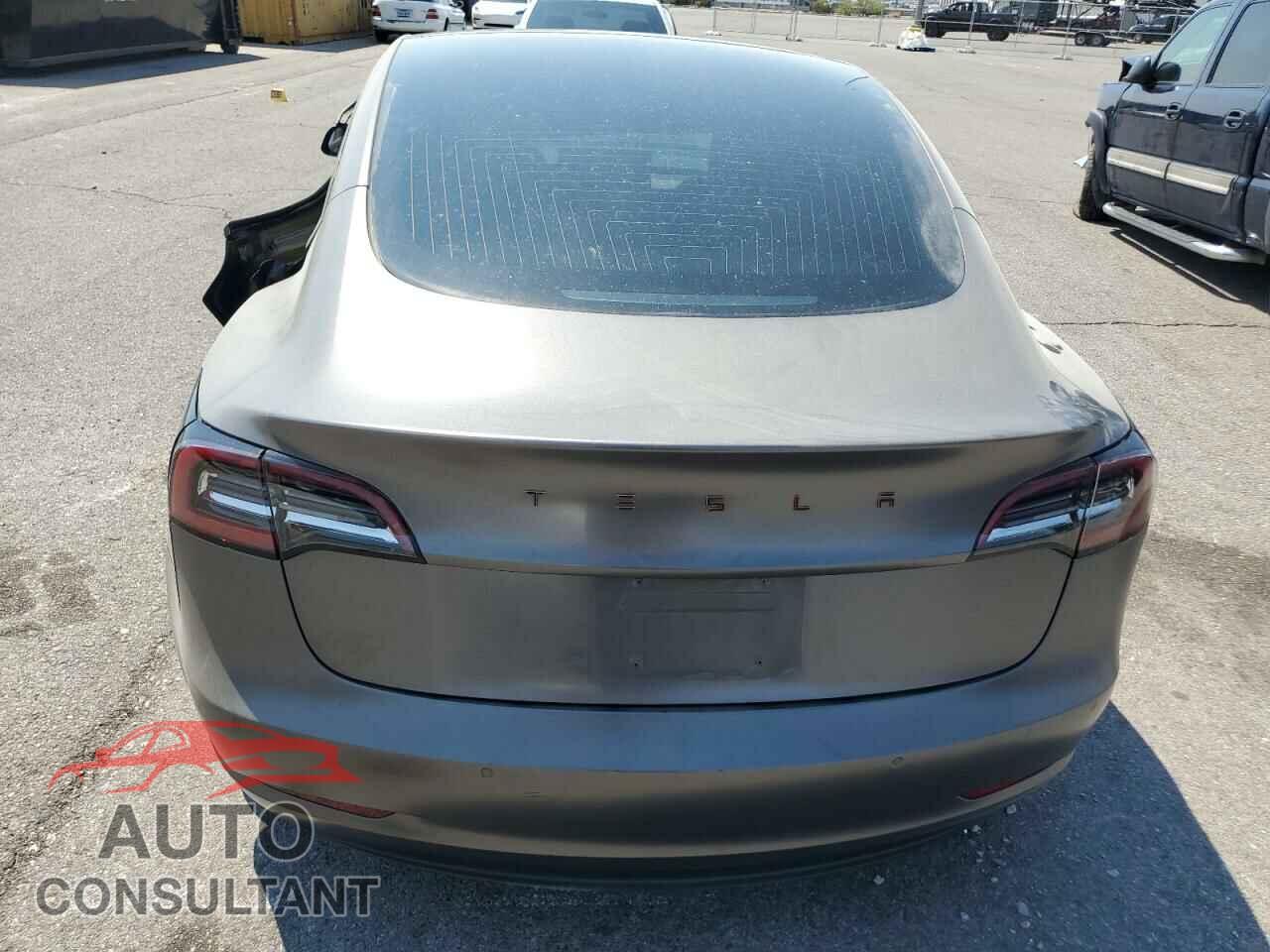 TESLA MODEL 3 2018 - 5YJ3E1EA1JF045375