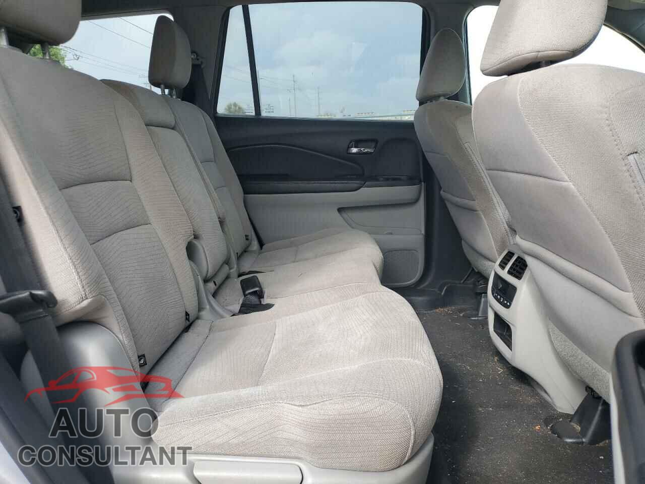 HONDA PILOT 2017 - 5FNYF5H38HB028686