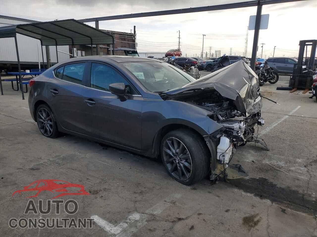 MAZDA 3 2018 - 3MZBN1W33JM230077