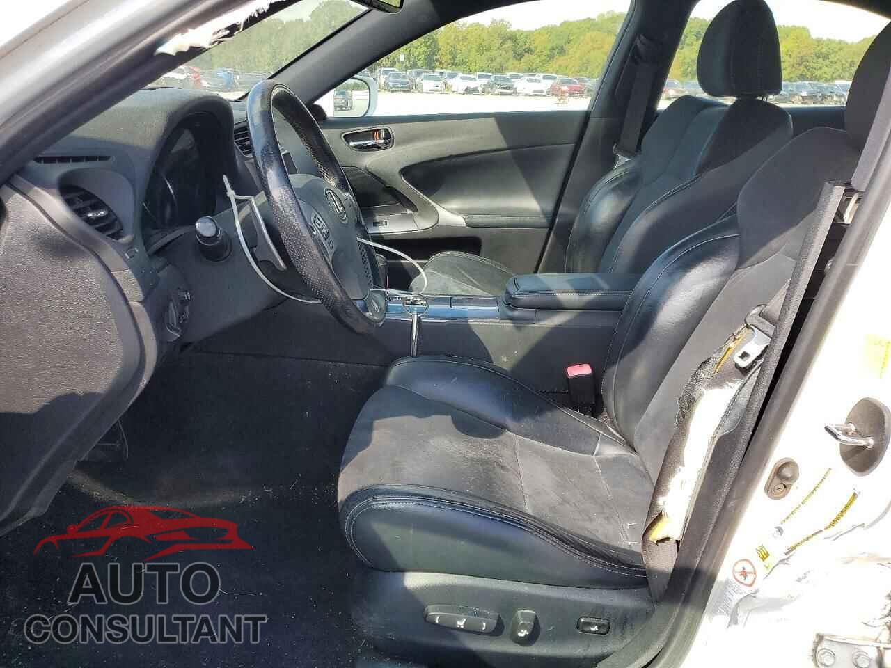 LEXUS IS 2011 - JTHBF5C21B5145733