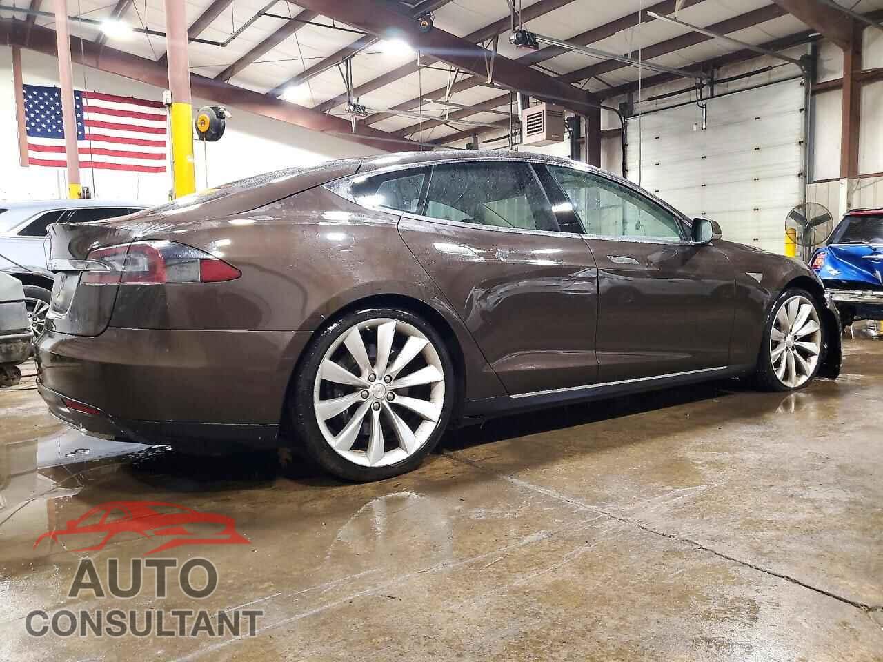 TESLA MODEL S 2013 - 5YJSA1CG2DFP05071