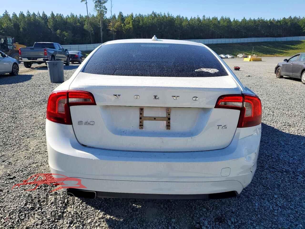 VOLVO S60 2015 - YV140MFB8F1306281