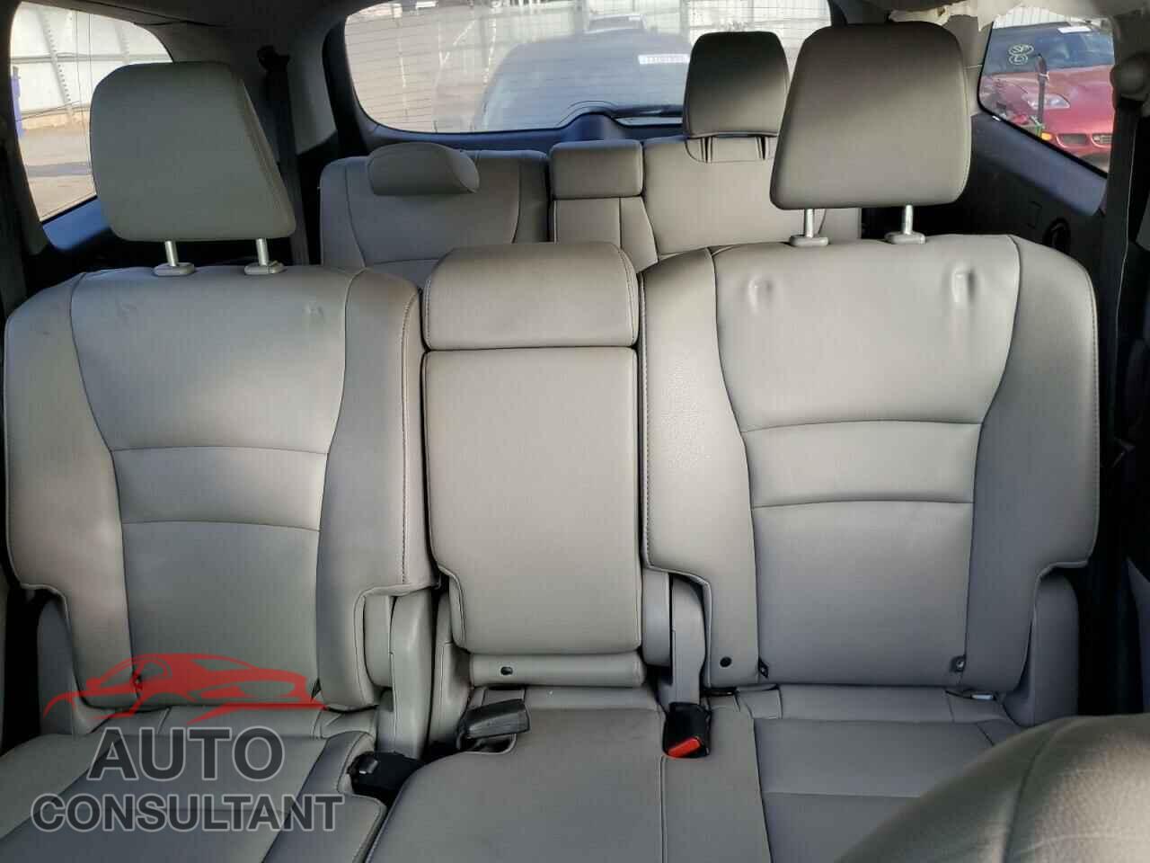 HONDA PILOT 2017 - 5FNYF5H5XHB011969
