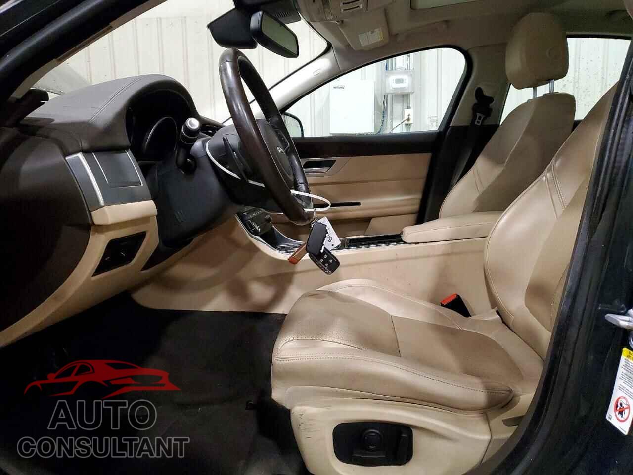 JAGUAR XF 2017 - SAJBK4BVXHCY43587