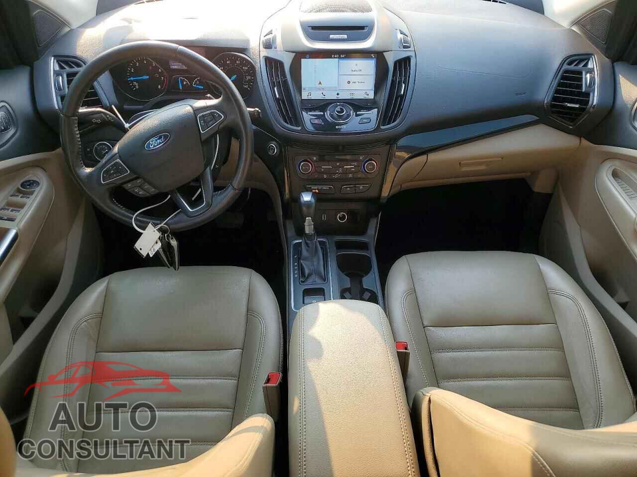 FORD ESCAPE 2017 - 1FMCU9J94HUD19873