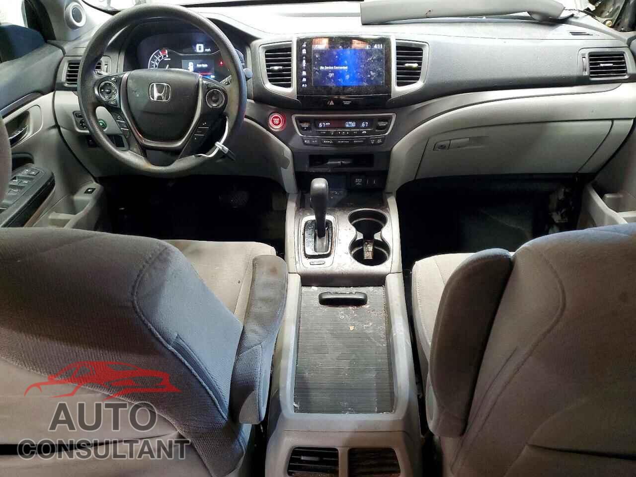 HONDA PILOT 2017 - 5FNYF6H32HB036174