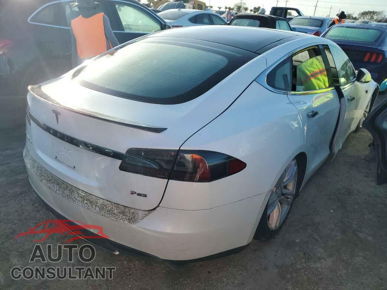 TESLA MODEL S 2013 - 5YJSA1DP6DFP16184