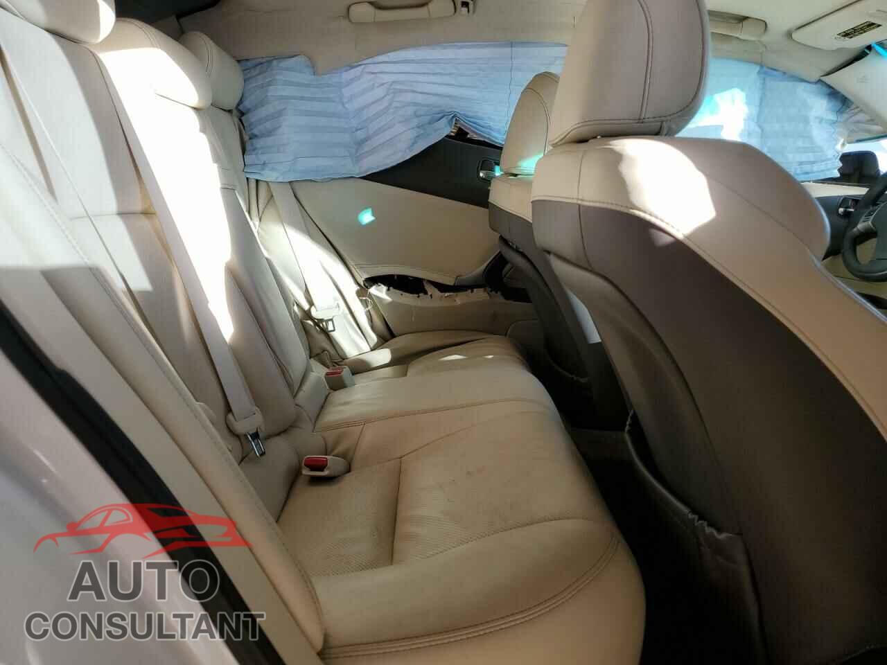 LEXUS IS 2011 - JTHBF5C23B5145037