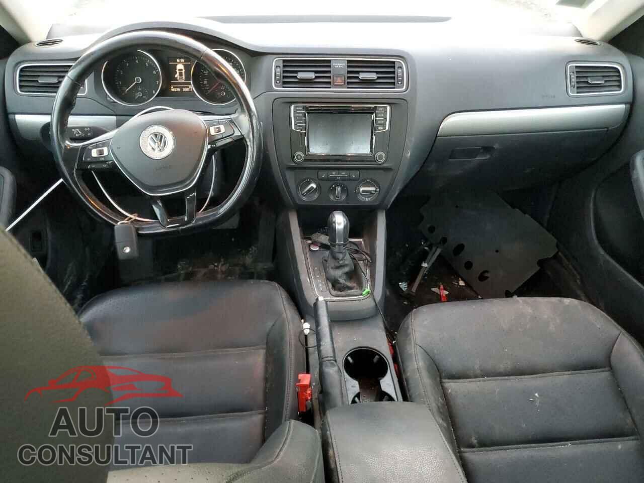 VOLKSWAGEN JETTA 2017 - 3VWDB7AJ3HM394028