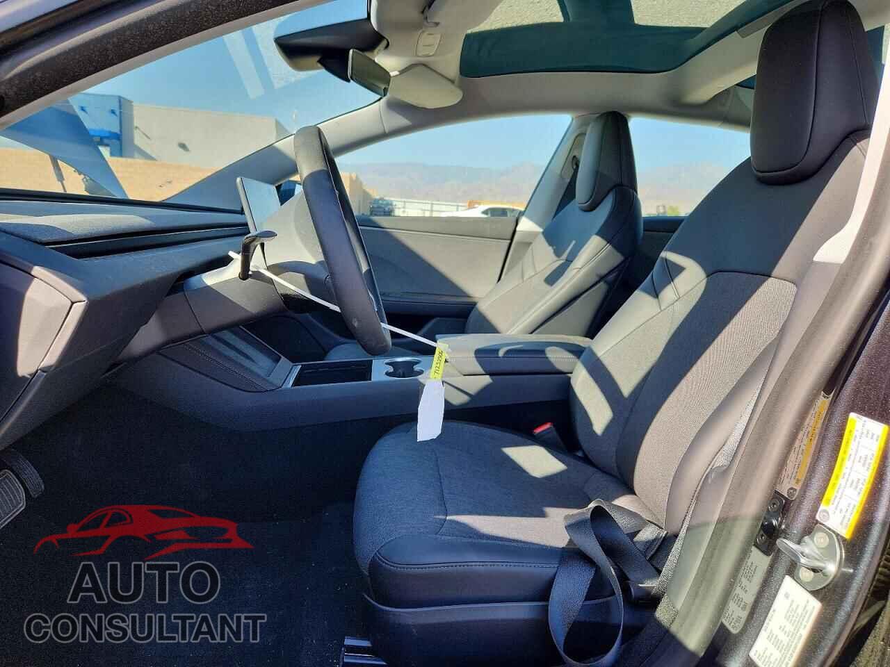 TESLA MODEL 3 2025 - 5YJ3E1EA5SF136683