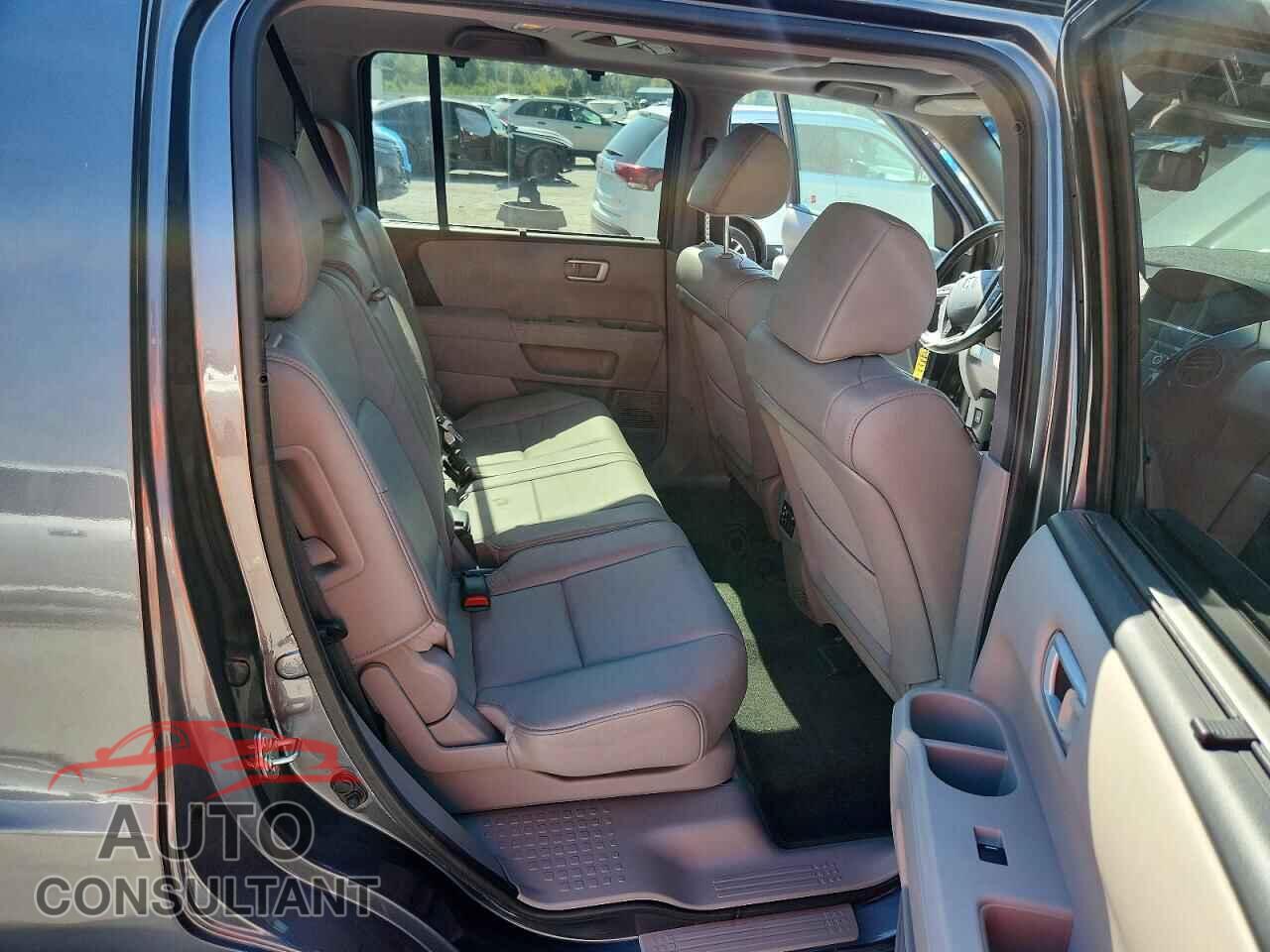 HONDA PILOT 2015 - 5FNYF3H90FB022757