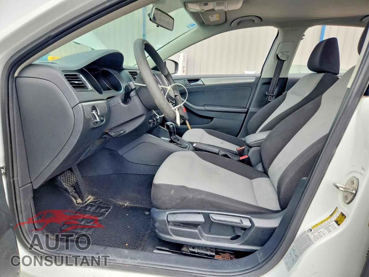VOLKSWAGEN JETTA 2017 - 3VW2B7AJ8HM241667
