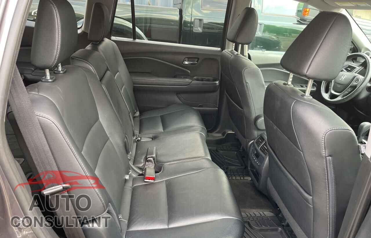 HONDA PILOT 2017 - 5FNYF6H7XHB027192