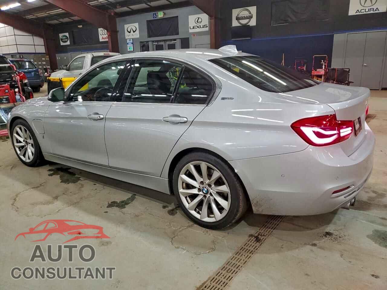 BMW 3 SERIES 2017 - WBA8E1C36HK895488