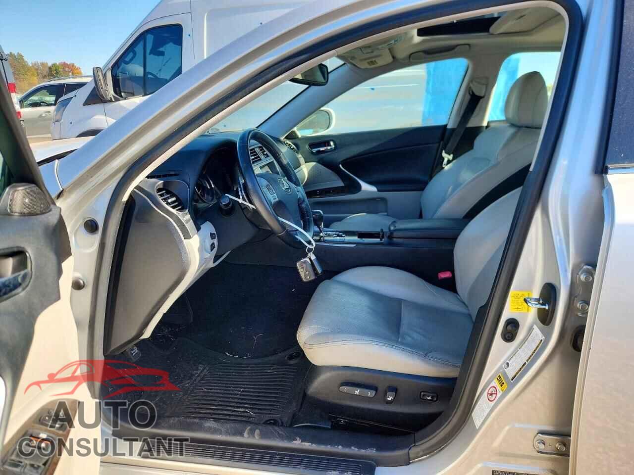 LEXUS IS 2011 - JTHCF5C22B5051459