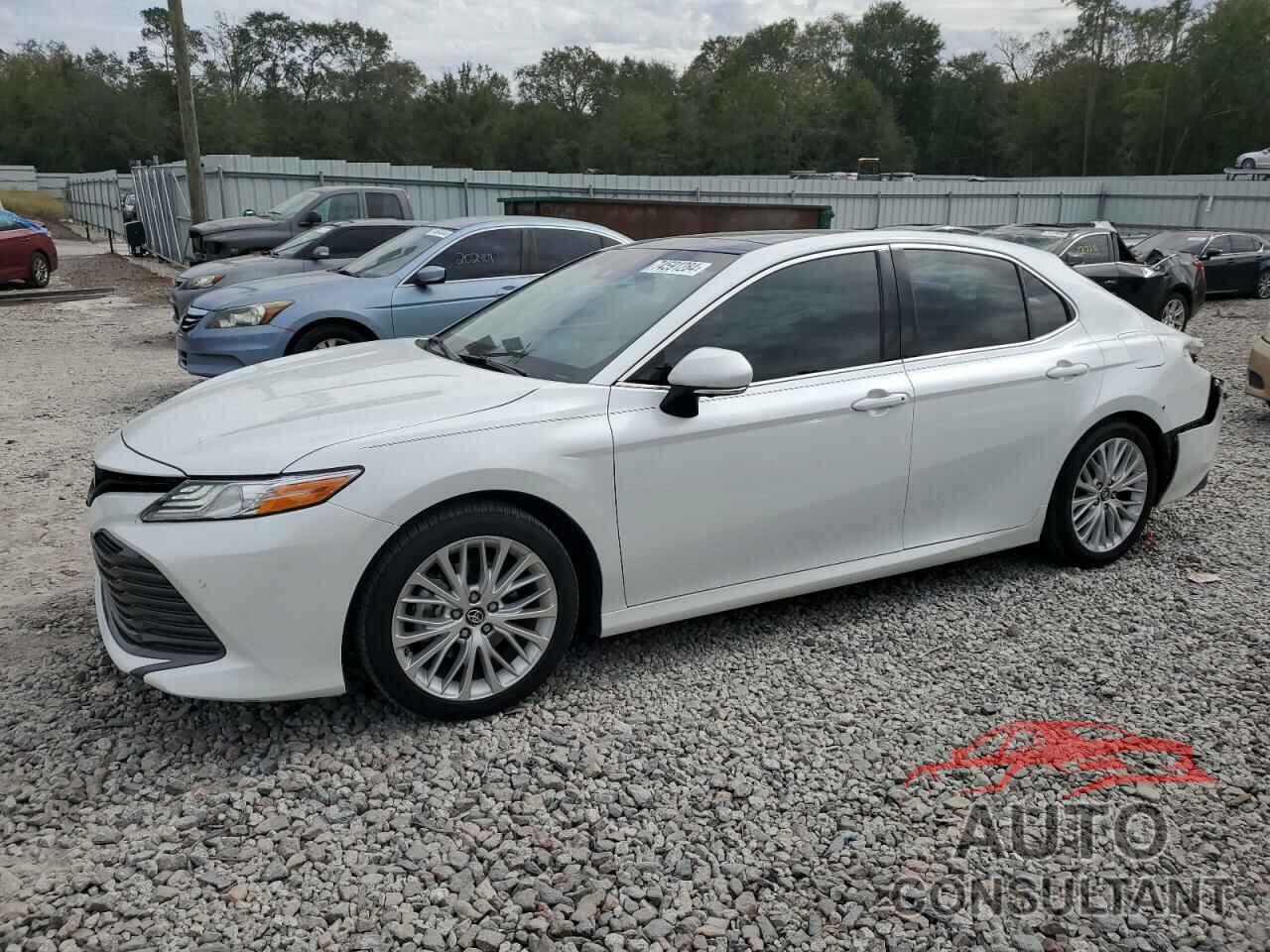 TOYOTA CAMRY 2018 - 4T1B11HK3JU083088