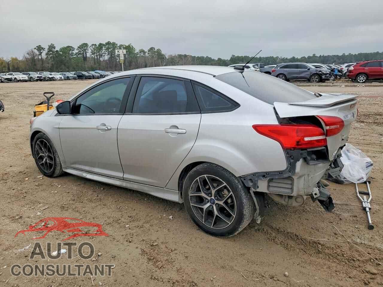 FORD FOCUS 2015 - 1FADP3F28FL230695