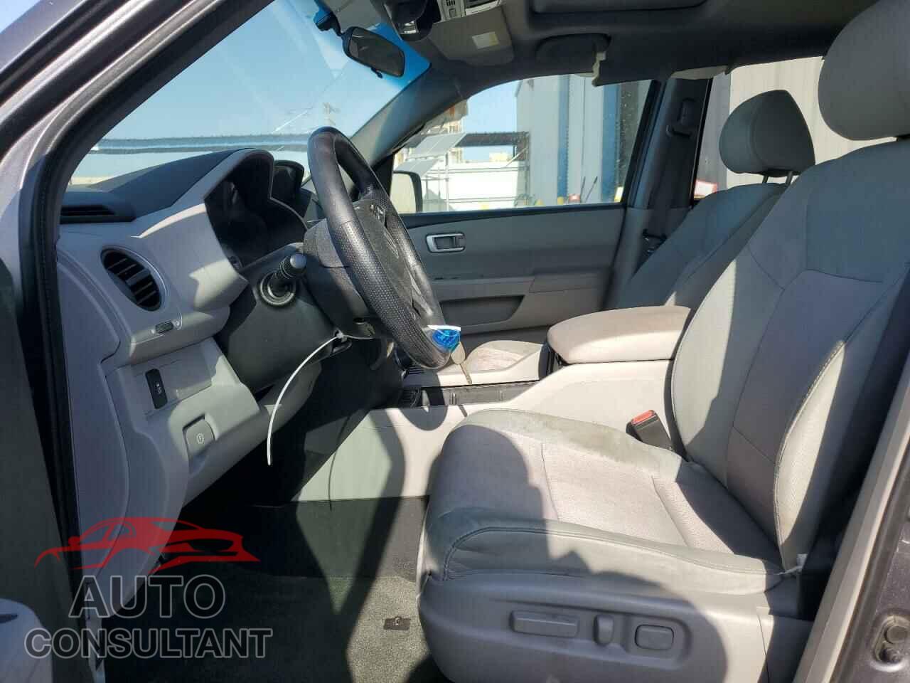 HONDA PILOT 2015 - 5FNYF3H31FB034136