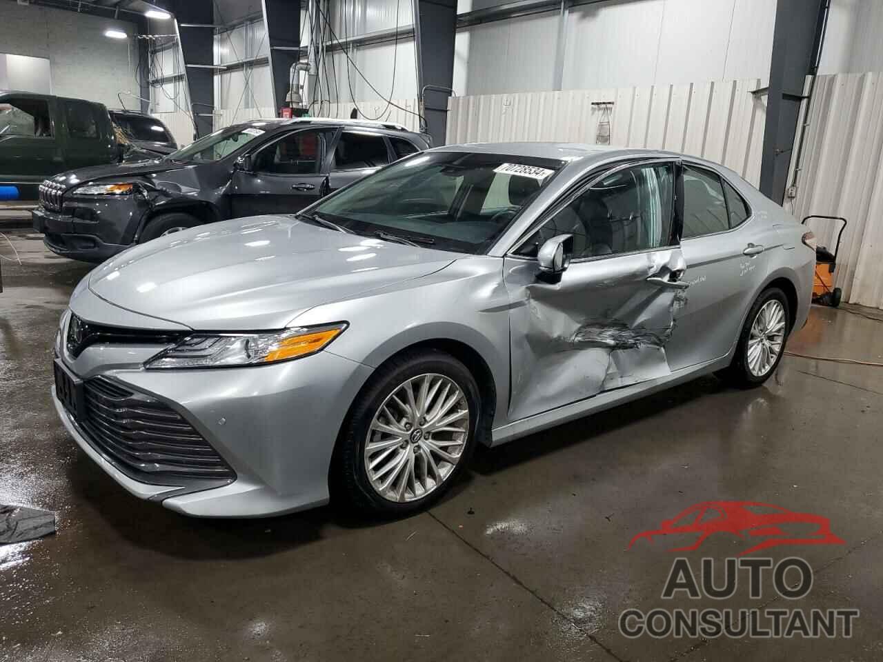 TOYOTA CAMRY 2018 - 4T1B11HK6JU036203