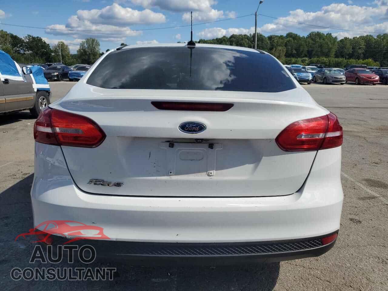 FORD FOCUS 2017 - 1FADP3E28HL342854