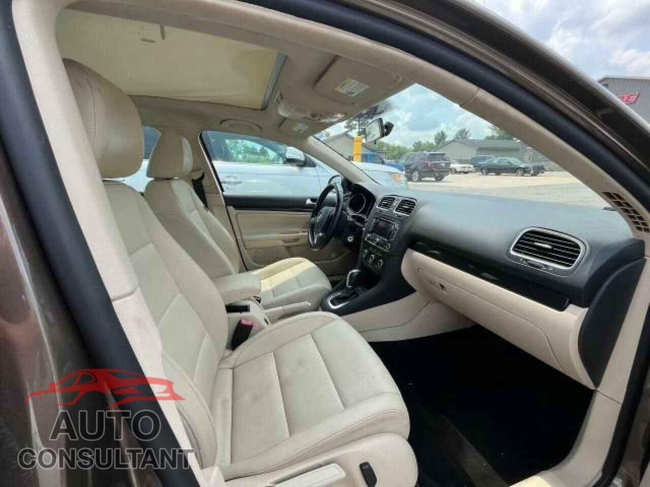 VOLKSWAGEN JETTA 2014 - 3VWPL7AJ8EM614530