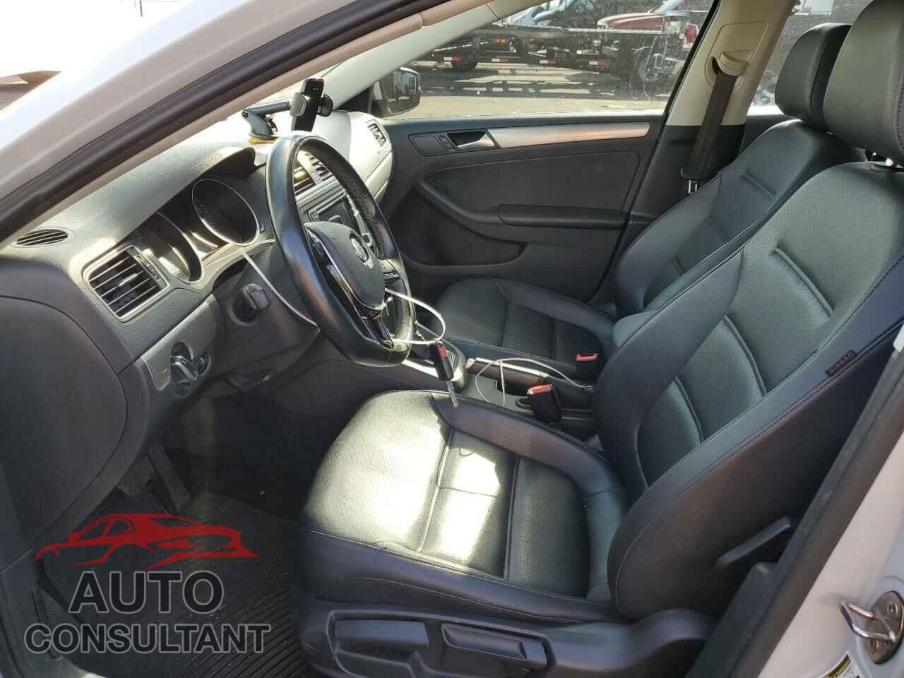VOLKSWAGEN JETTA 2017 - 3VWDB7AJ8HM406559